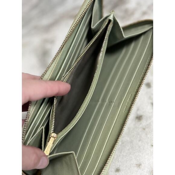 Auth. Celine Green & Black Large Lambskin Leather Long Zippy Wallet - Picture 5 of 11